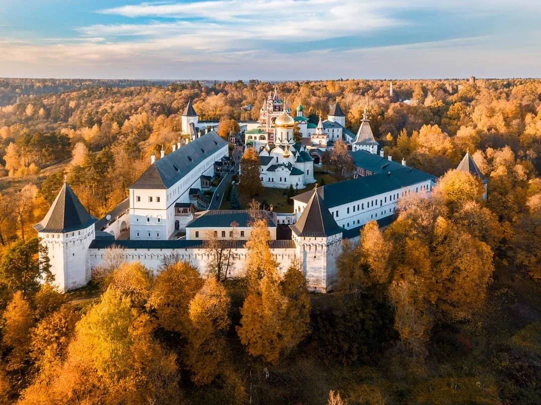 Саввино-Сторожевский монастырь осенью