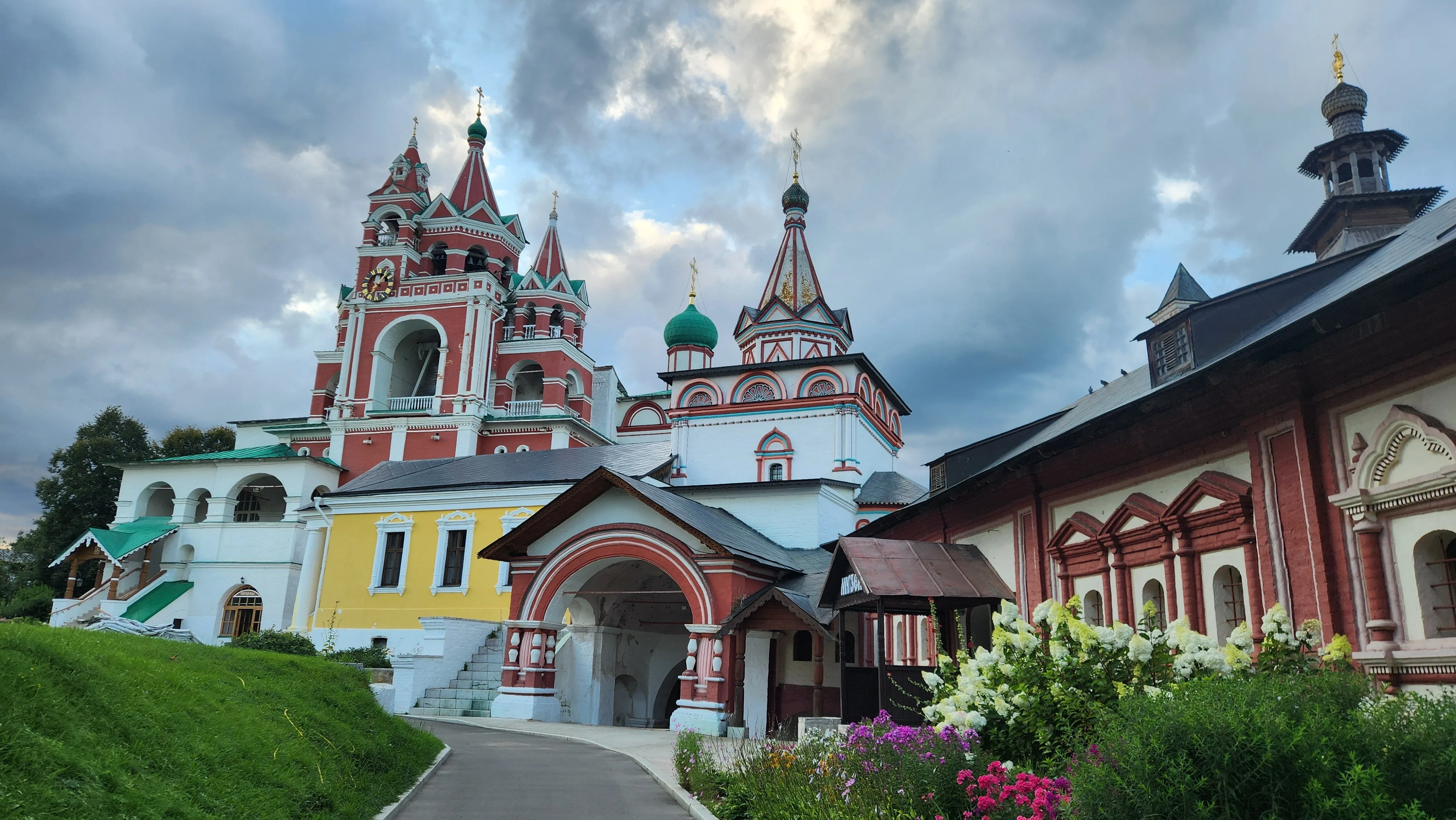 Саввино-Сторожевский монастырь в Звенигороде